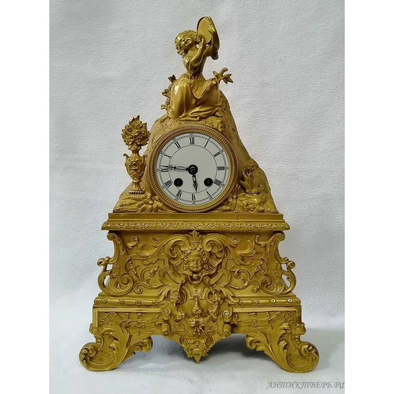 Часы каминные Девушка с бубном. Бронза, золочение. Франция 19 век.