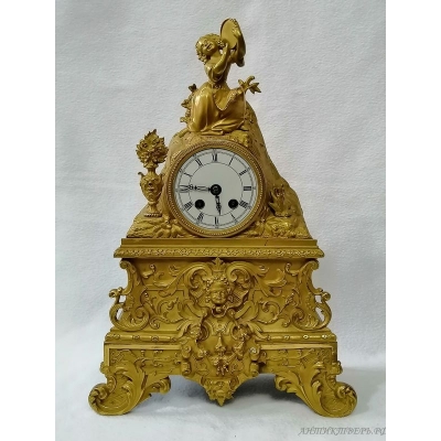 Часы каминные Девочка с бубном. Бронза, золочение. Франция 19 век.