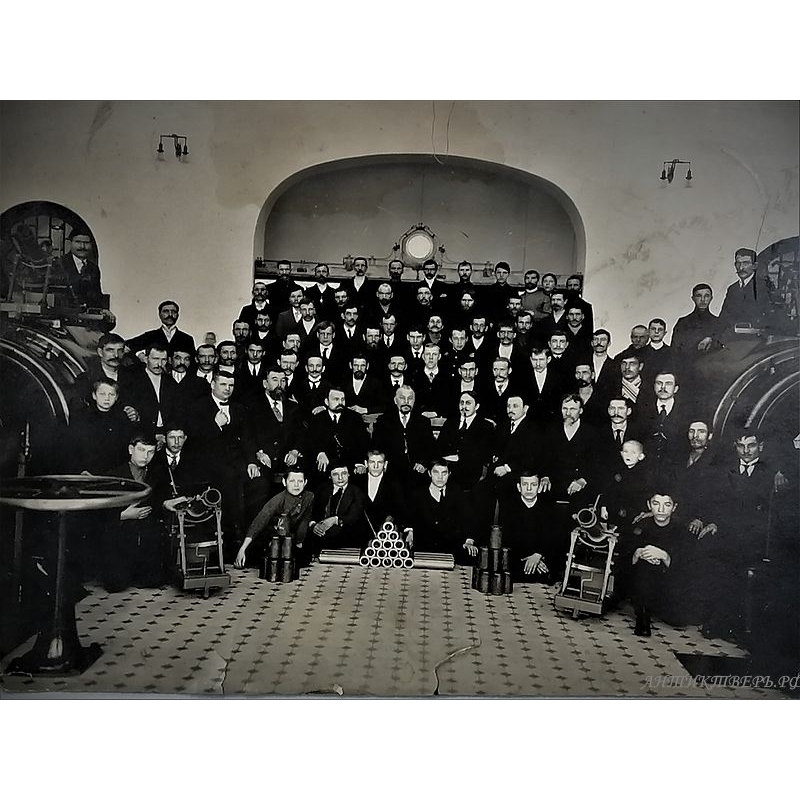 Фотография, фотокарточка, фото 1911г. Смотритель и рабочие фабрики им.Берга.