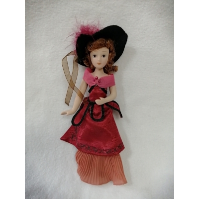 Коллекционная кукла, девушка в бордовом платье.