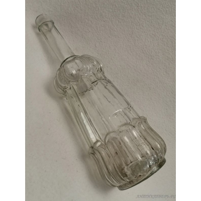 Бутылка фигурная, прозрачное стекло