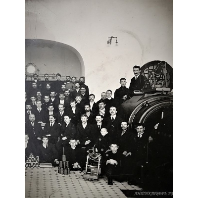 Фотография, фотокарточка, фото 1911г. Смотритель и рабочие фабрики им.Берга.